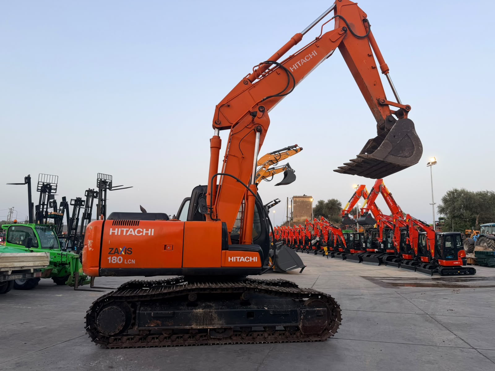 HITACHI ZAXIS 180 LCN ESCAVATORE USATO