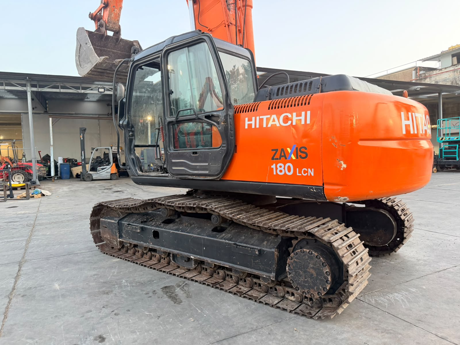 HITACHI ZAXIS 180 LCN ESCAVATORE USATO