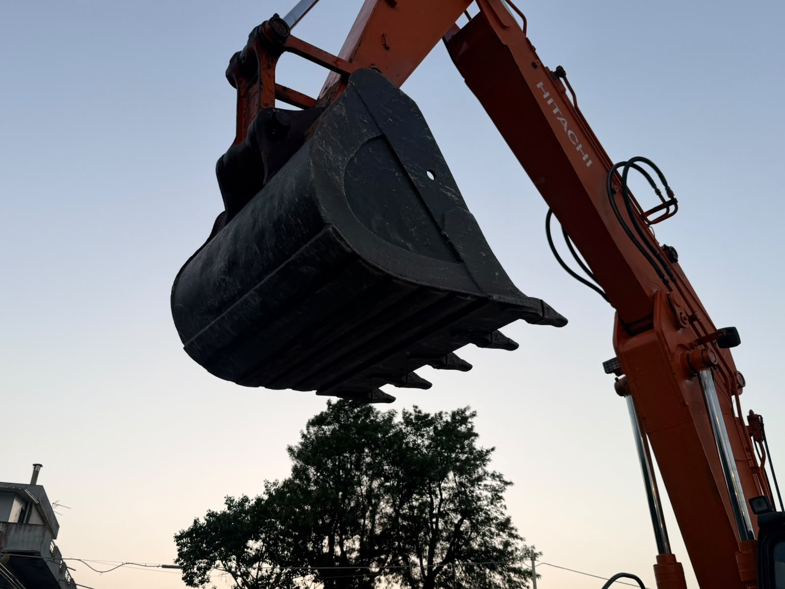 HITACHI ZAXIS 180 LCN ESCAVATORE USATO